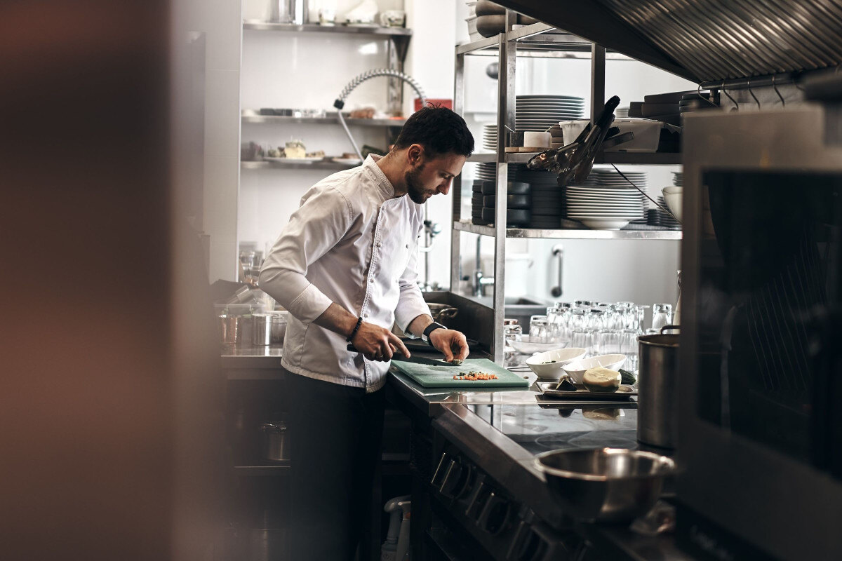 chef working in a virtual kitchen